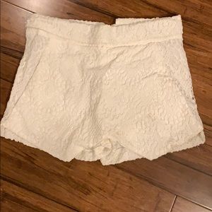 CUTE WHITE SKORT